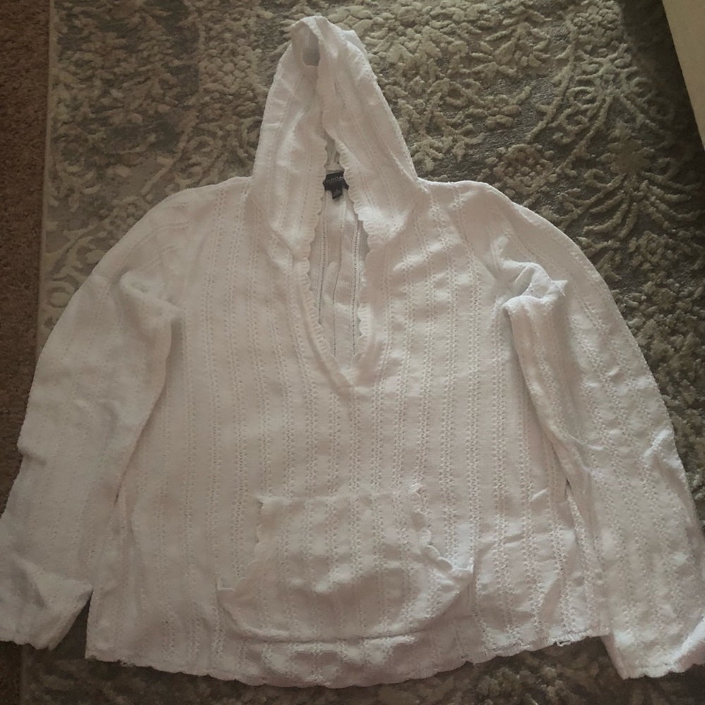 White pullover hooded sweater